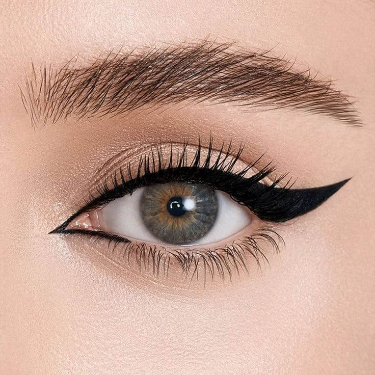 Eyeliner haut semi-permanent au Boudoir de Charlotte à Arras – regard profond, structuré et élégant