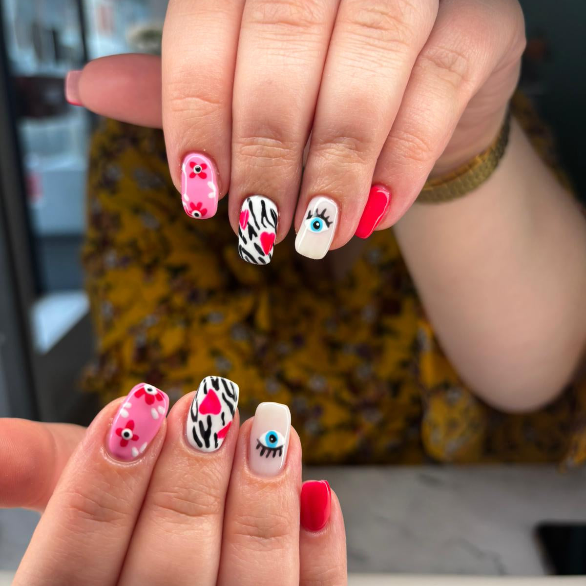 Nail Art professionnel à Arras – ongles personnalisés avec effets tendance, French, onglerie, chrome ou tortoise pour manucure et pédicure, mode, beauté
