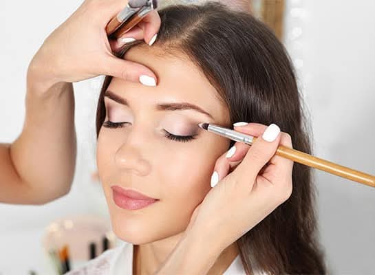Cours d'automaquillage à ARRAS avec conseils personnalisés maquillage jour et soir adaptés à chaque carnation 